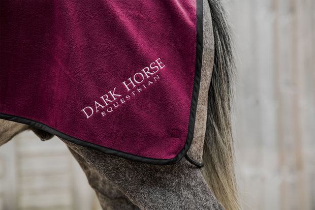 Dark Horse Essential Fleece Exercise Sheet - Wine